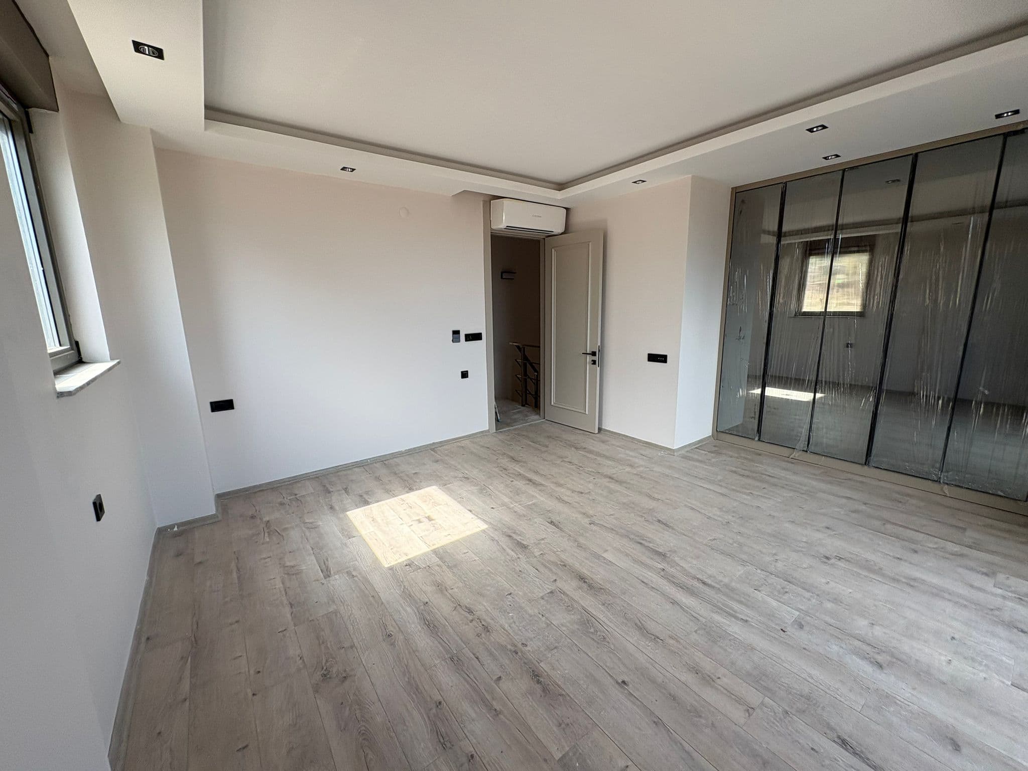 Bezugsfertige Neubau-Villa in Antalya Altıntaş – mit privatem Pool, Meerblick, Aufzug und Tiefgarage