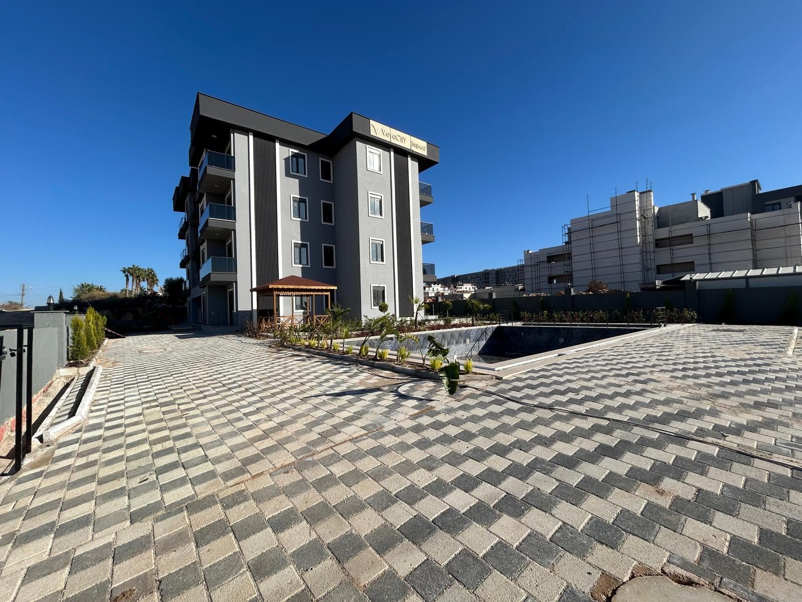 Moderne 2-Zimmer-Wohnung in Antalya Altıntaş – 1. Stock, Poolanlage und unschlagbares Angebot