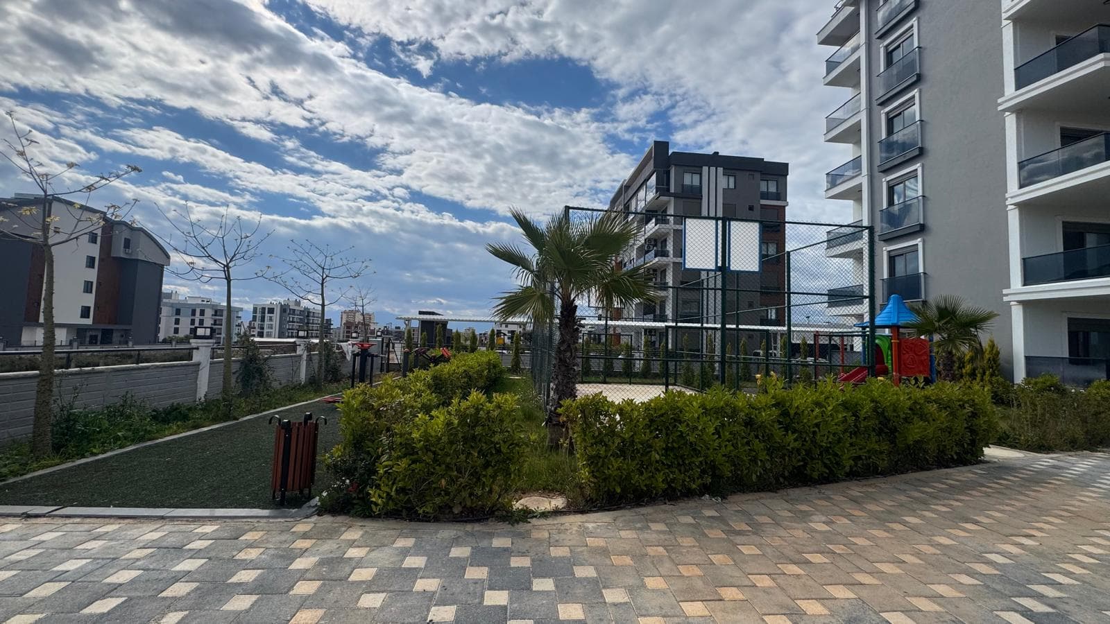 Moderne 2-Zimmer-Wohnung in Antalya – Pool, Tiefgarage & bezugsfertig
