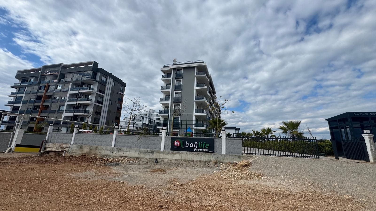 Moderne 3-Zimmer-Wohnung in Antalya Altıntaş – Pool, Tiefgarage & bezugsfertig