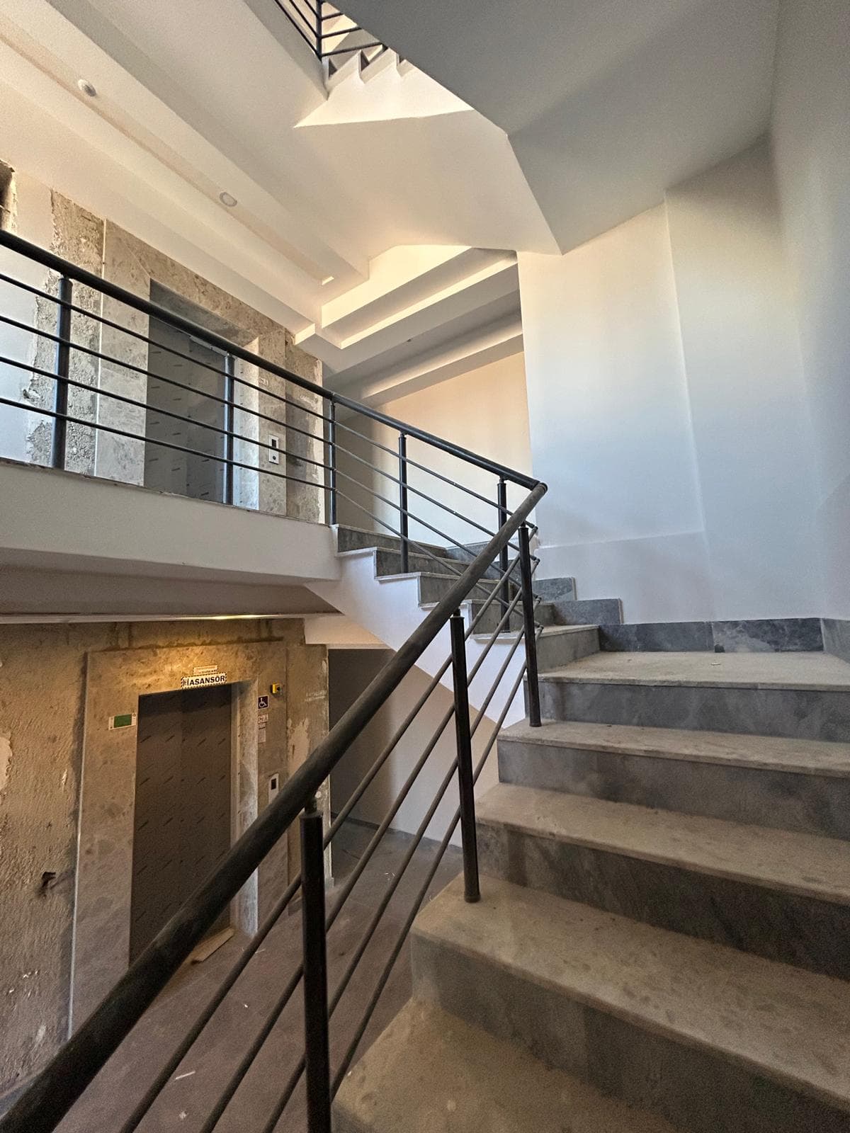 Moderne 2-Zimmer-Wohnung in Antalya Altıntaş – 1. Stock, Poolanlage und unschlagbares Angebot