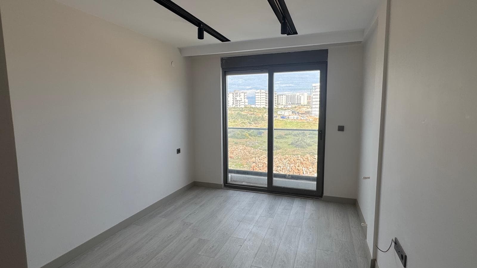 Moderne 2-Zimmer-Wohnung in Antalya – Pool, Tiefgarage & bezugsfertig