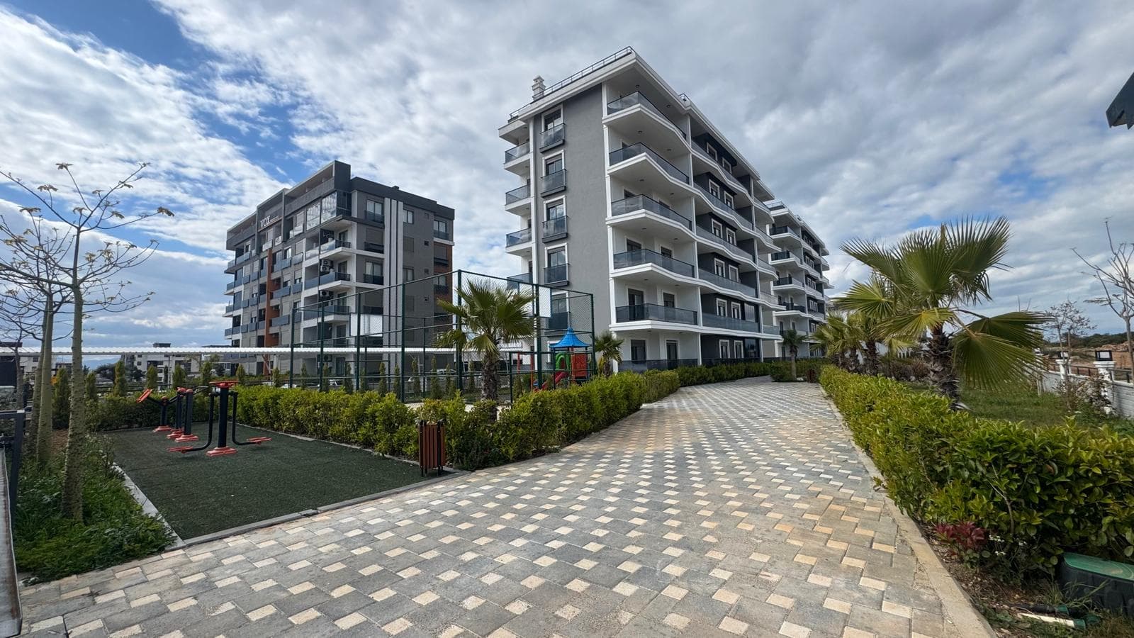 Moderne 3-Zimmer-Wohnung in Antalya Altıntaş – Pool, Tiefgarage & bezugsfertig