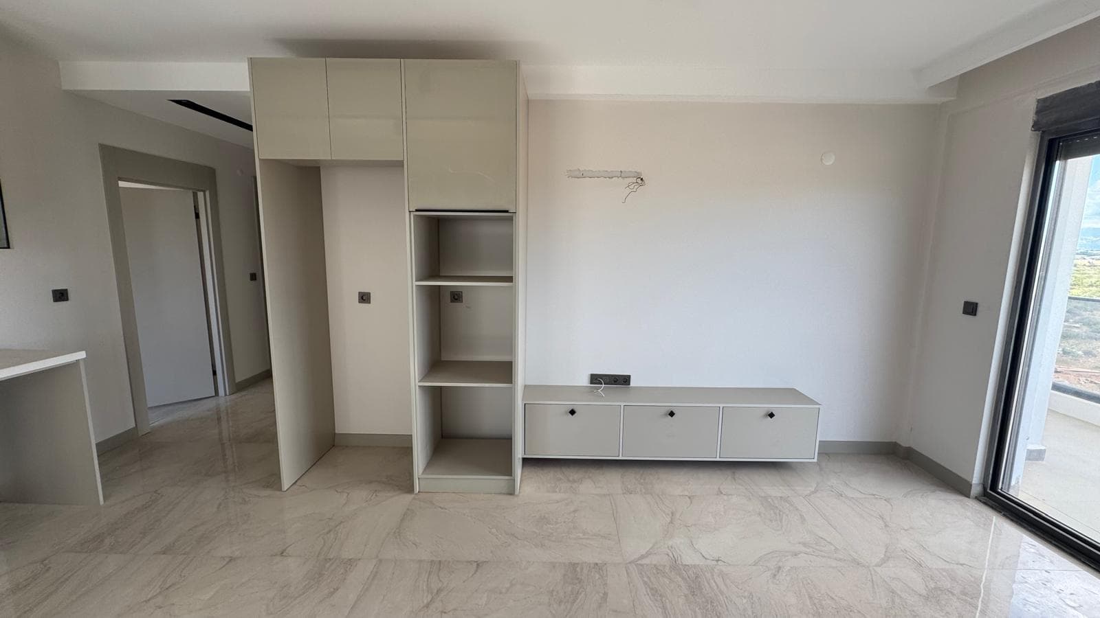 Moderne 3-Zimmer-Wohnung in Antalya Altıntaş – Pool, Tiefgarage & bezugsfertig