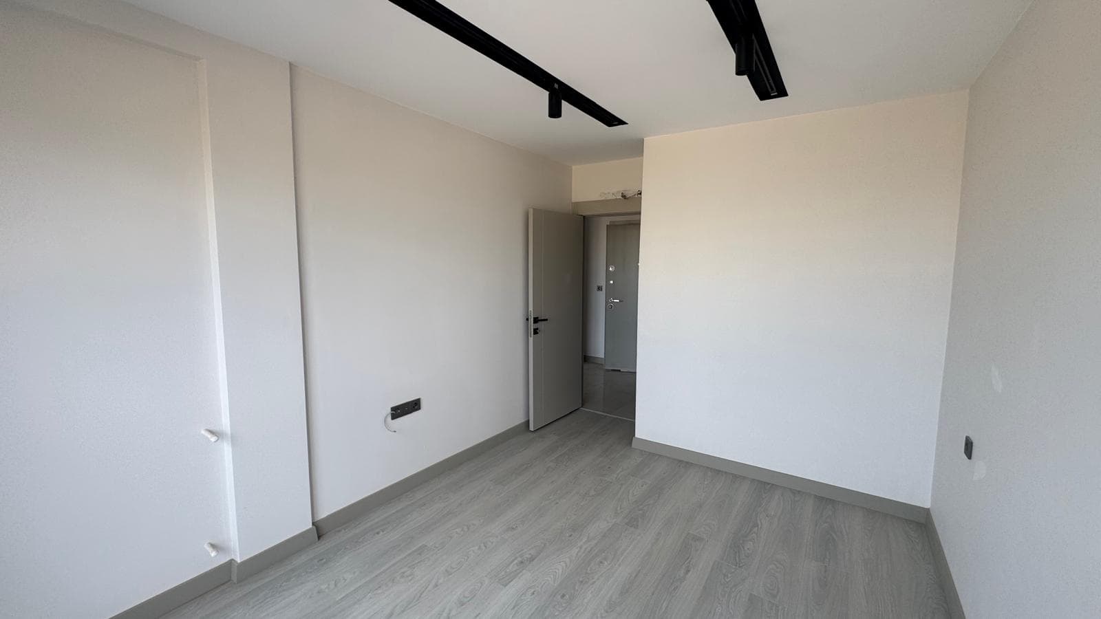 Moderne 2-Zimmer-Wohnung in Antalya – Pool, Tiefgarage & bezugsfertig