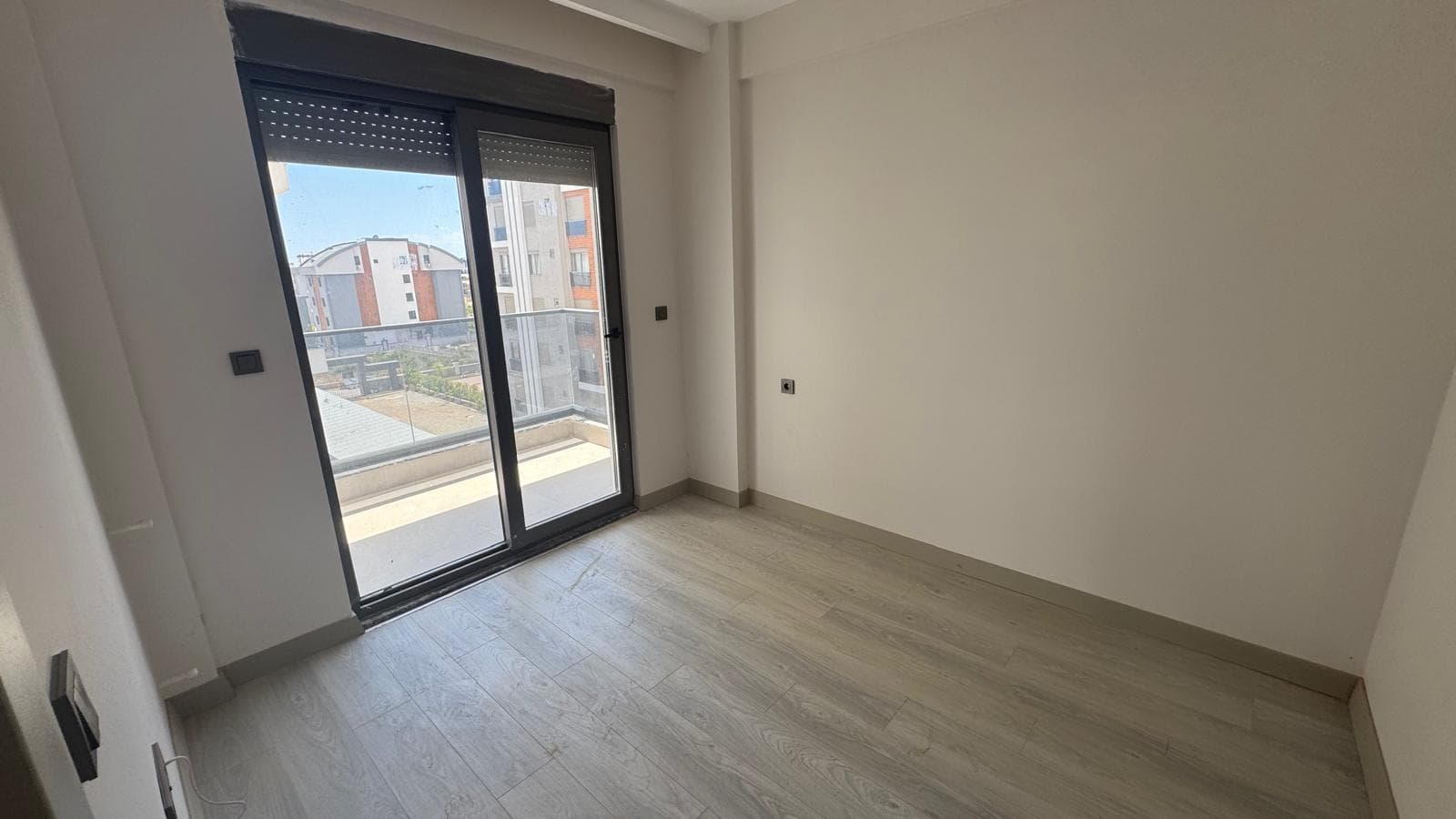 Moderne 3-Zimmer-Wohnung in Antalya Altıntaş – Pool, Tiefgarage & bezugsfertig