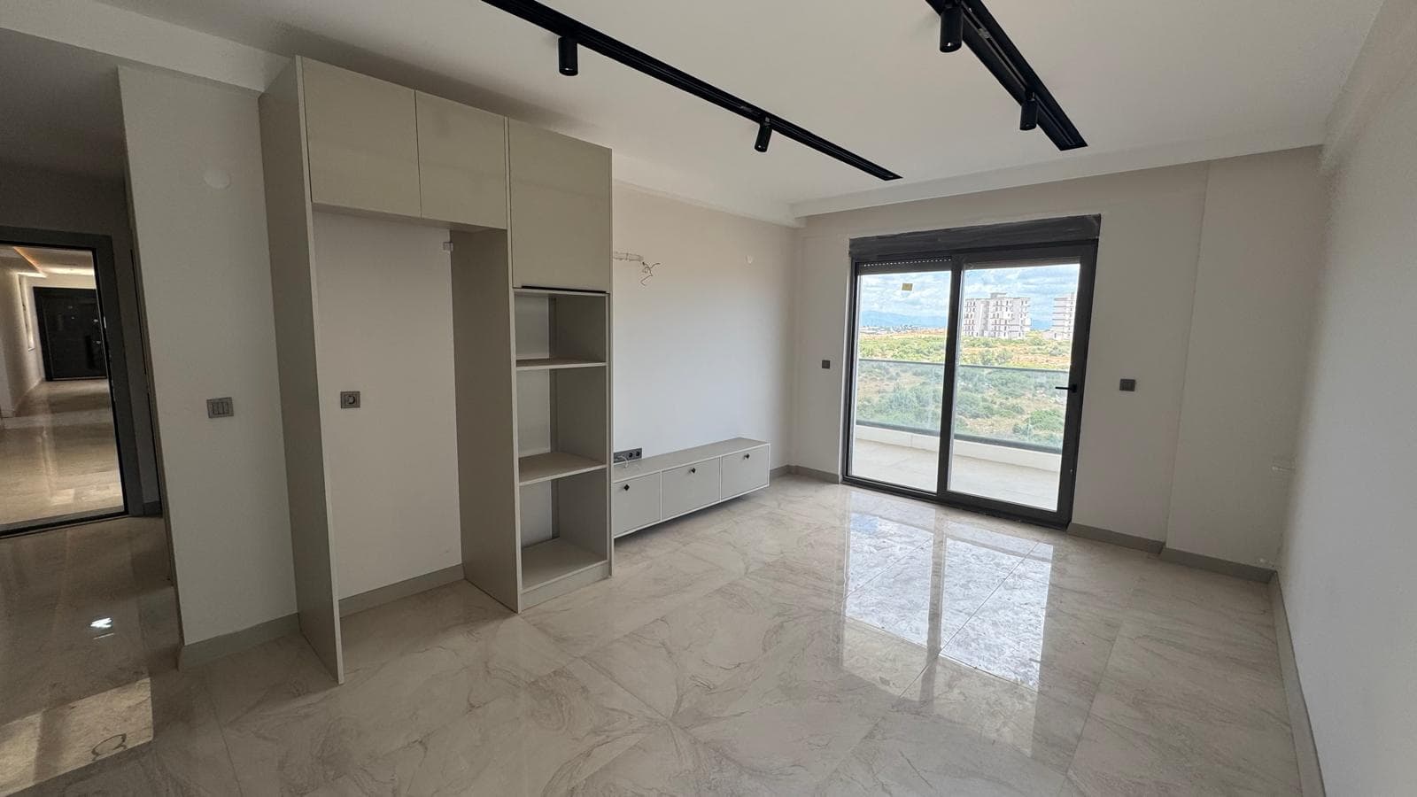 Moderne 3-Zimmer-Wohnung in Antalya Altıntaş – Pool, Tiefgarage & bezugsfertig