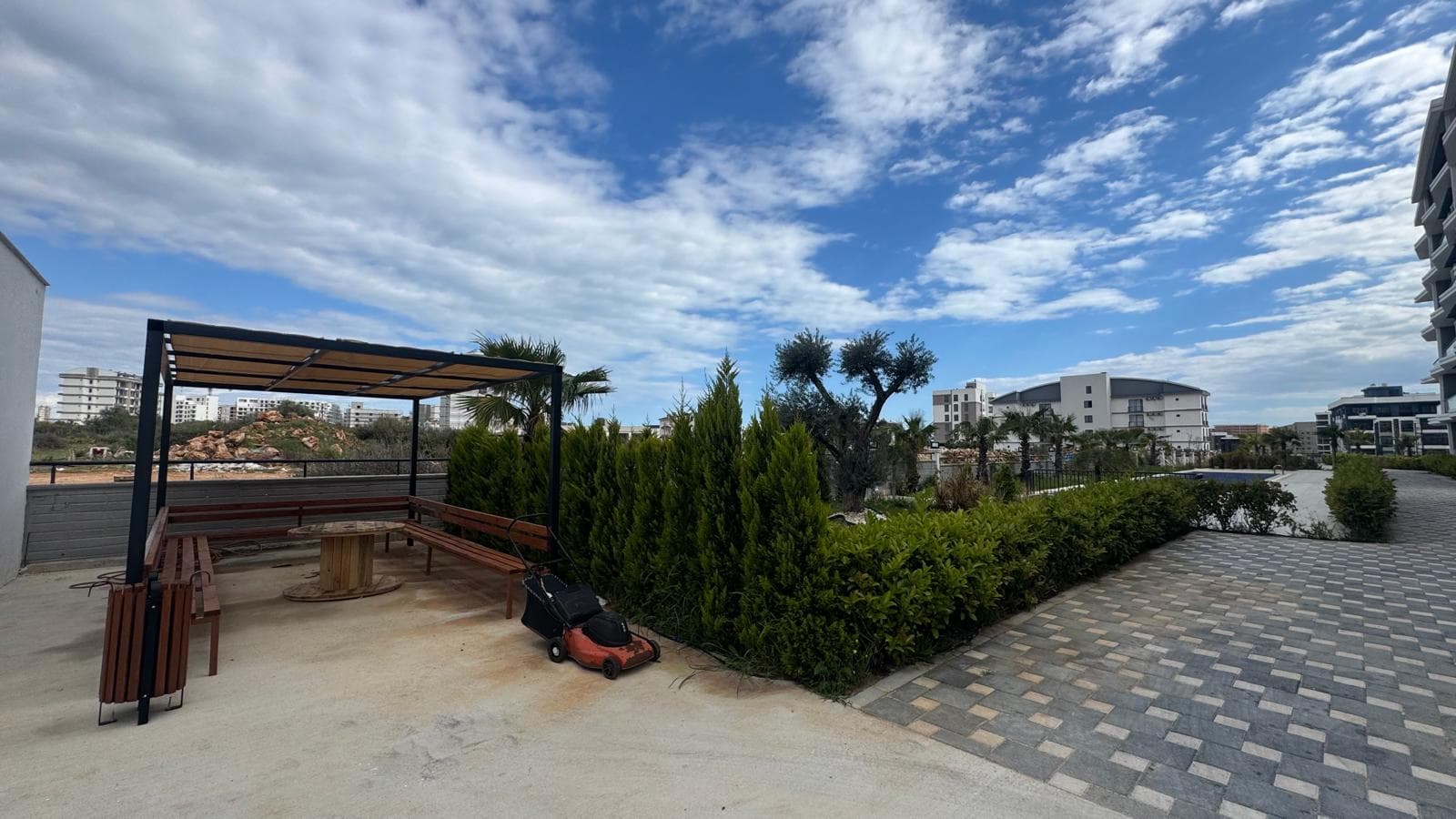 Moderne 2-Zimmer-Wohnung in Antalya – Pool, Tiefgarage & bezugsfertig