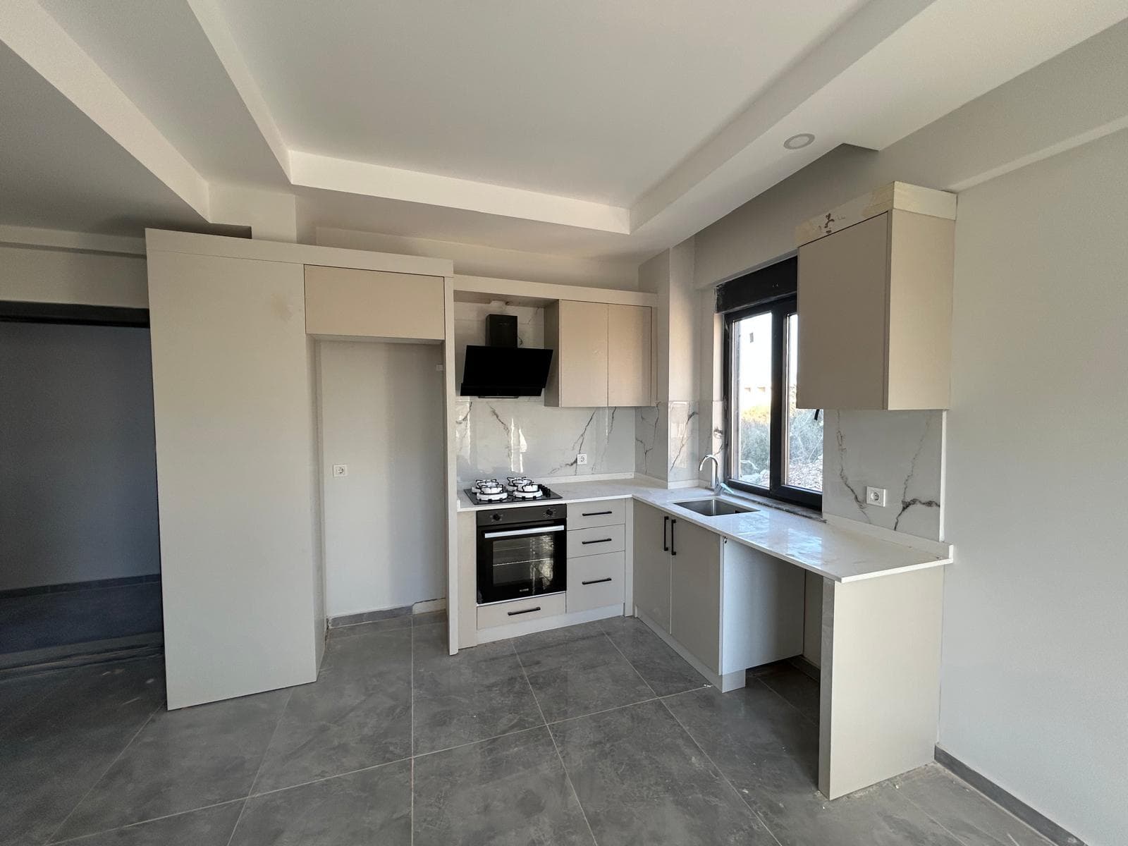Moderne 2-Zimmer-Wohnung in Antalya Altıntaş – 1. Stock, Poolanlage und unschlagbares Angebot