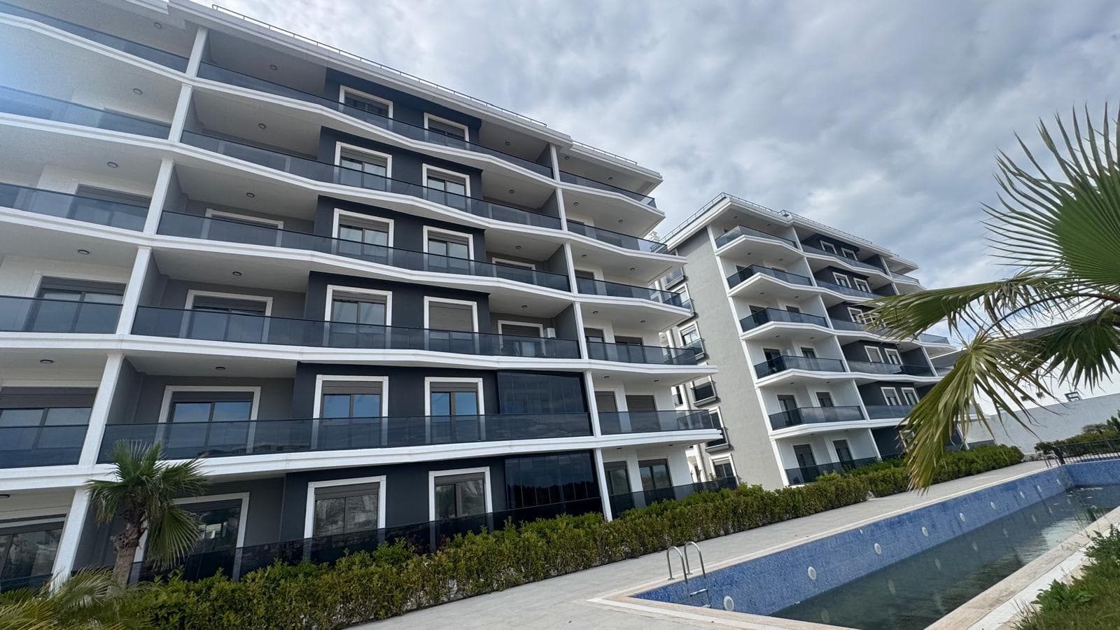 Moderne 3-Zimmer-Wohnung in Antalya Altıntaş – Pool, Tiefgarage & bezugsfertig