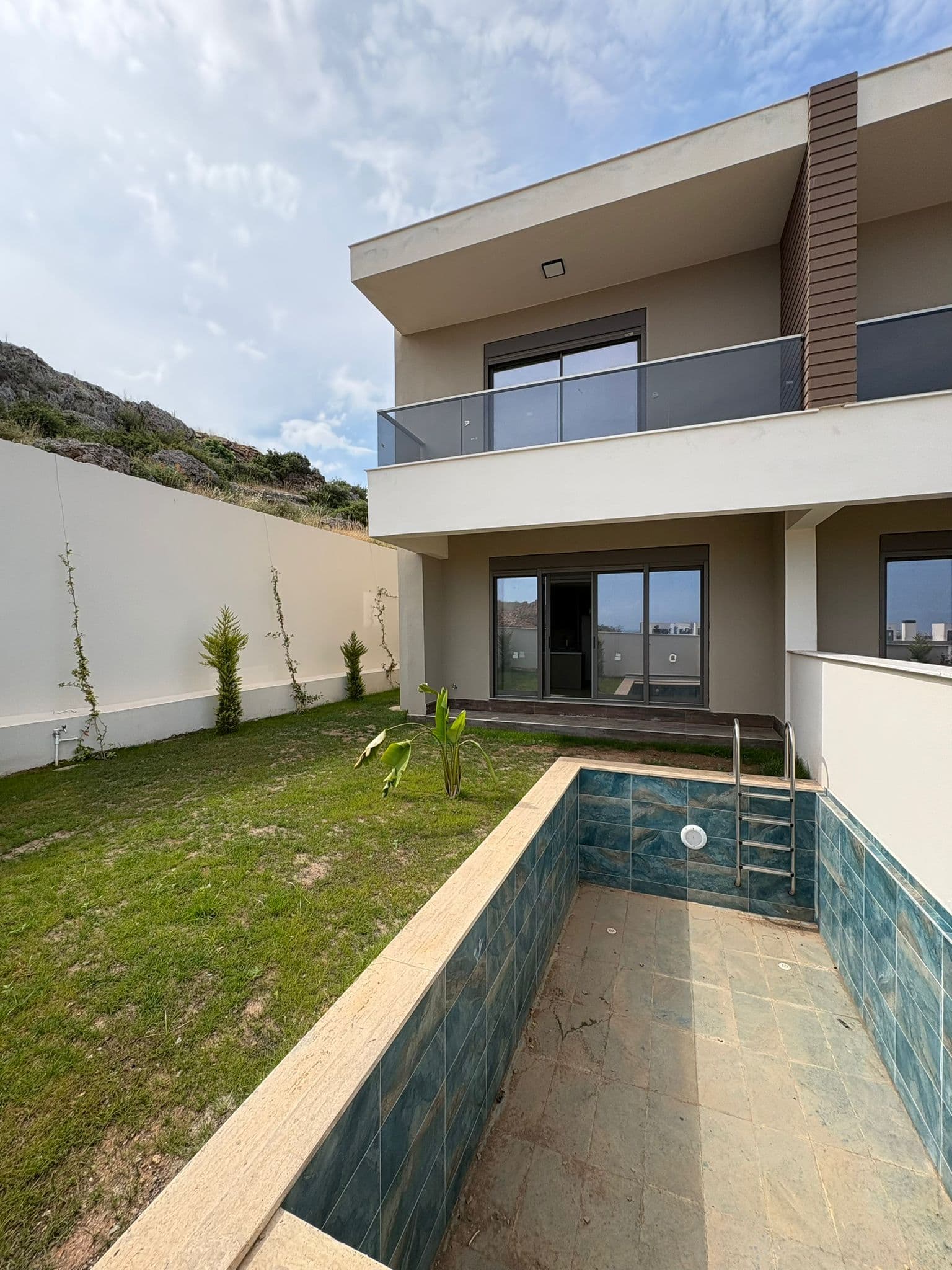 Bezugsfertige Neubau-Villa in Antalya Altıntaş – mit privatem Pool, Meerblick, Aufzug und Tiefgarage