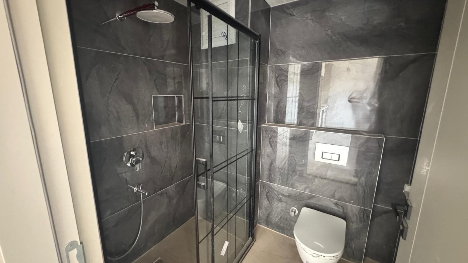 Moderne 2-Zimmer-Wohnung in Antalya – Pool, Tiefgarage & bezugsfertig