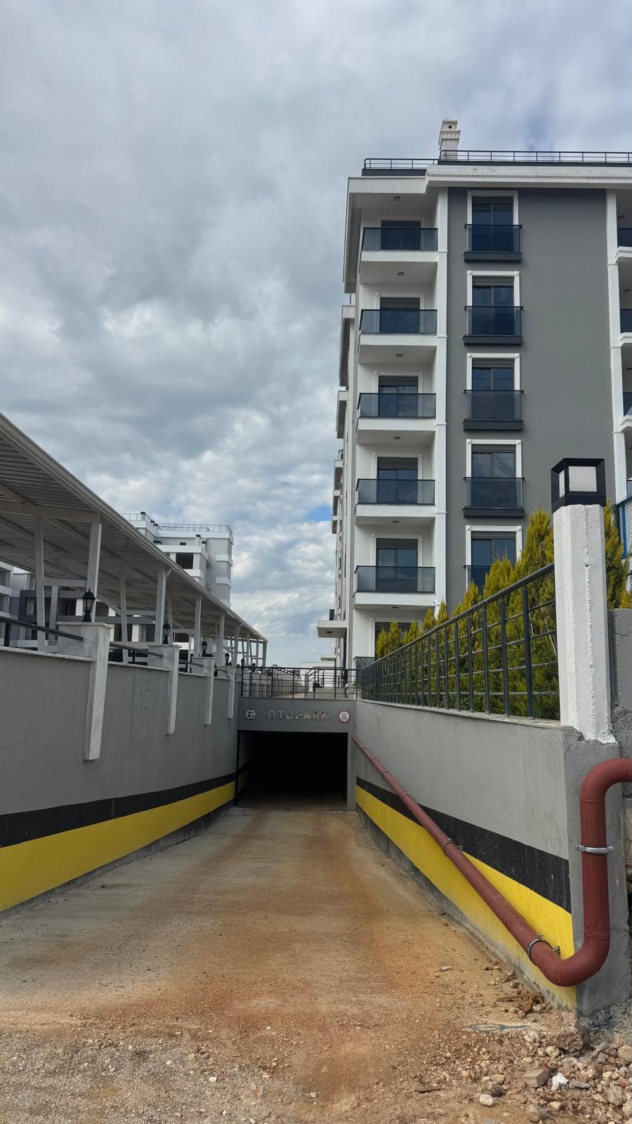 Moderne 2-Zimmer-Wohnung in Antalya – Pool, Tiefgarage & bezugsfertig