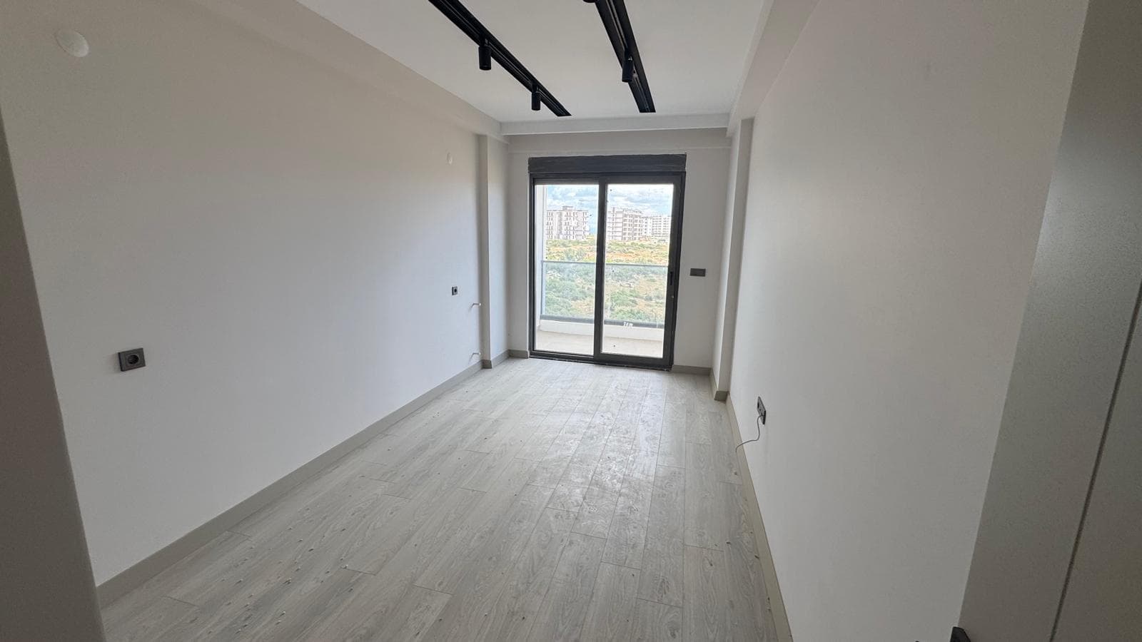 Moderne 3-Zimmer-Wohnung in Antalya Altıntaş – Pool, Tiefgarage & bezugsfertig