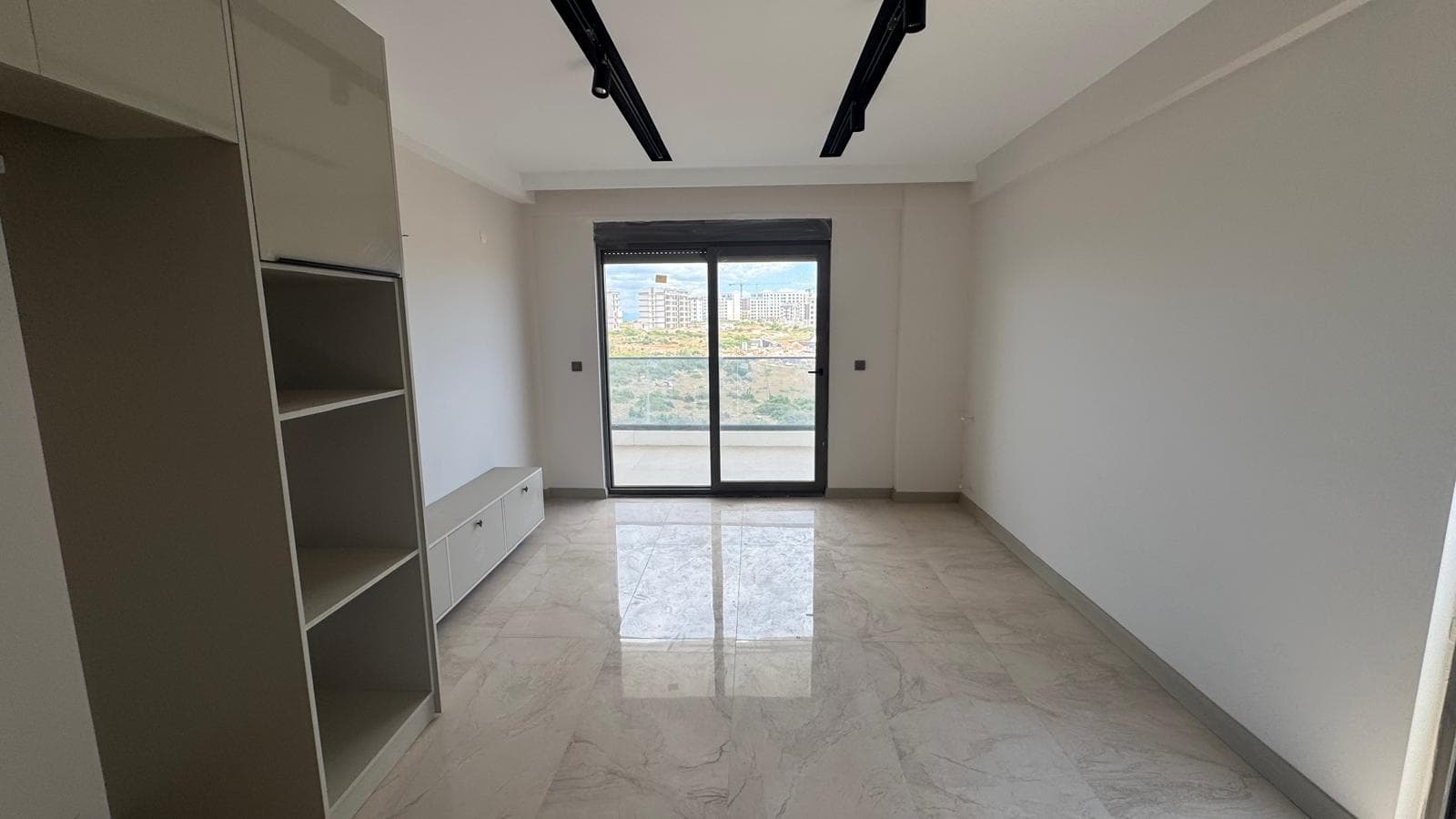 Moderne 3-Zimmer-Wohnung in Antalya Altıntaş – Pool, Tiefgarage & bezugsfertig
